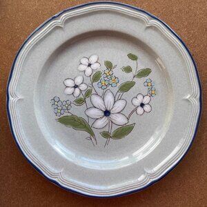 Blue floral   patterned design Round decorative plate